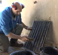 Comment capter l'énergie solaire pour l'eau chaude sanitaire ou le chauffage à haut rendement-lastguide-laver la grille.png