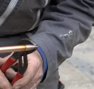 12 Chauffe_eau_solaire_Grille_et_nourrice_-_Ecrasement_nourrice Comment fabriquer un chauffe eau solaire Last Guide.png