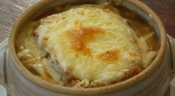 Comment préparer une soupe à l'oignon?