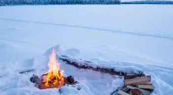 Comment allumer un feu sur la neige? Last Guide