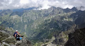 Comment réagir au mal des montagnes selon la Wilderness Medicine? Last Guide