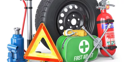 Quoi mettre dans son kit d'urgence de véhicule? Last Guide