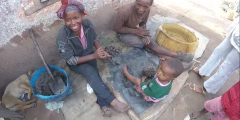 Savon de cendre et de graisse animale Low Tech Lab.png (1.33 Mo)