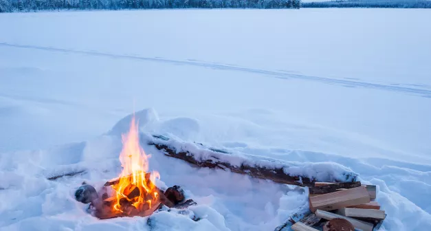 Comment allumer un feu sur la neige? Last Guide