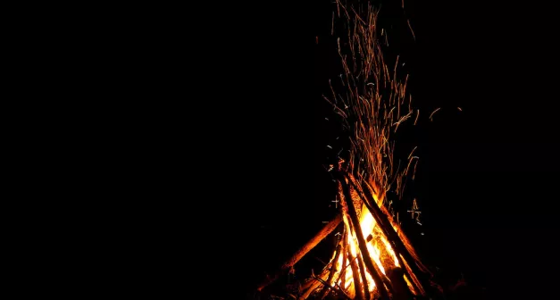 Comment faire un allume-feu d'amadou à la poix?