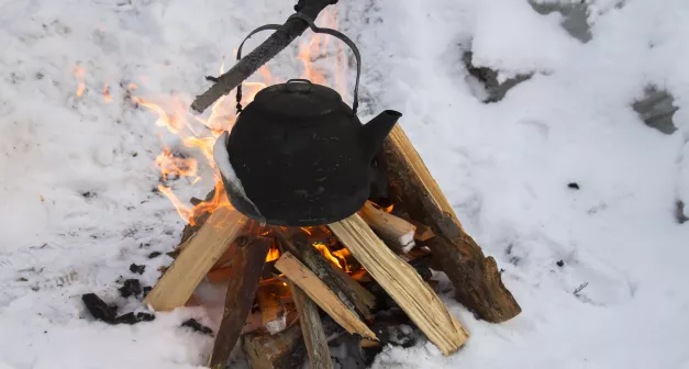 Comment allumer un feu sous la neige? Last Guide