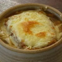 Comment préparer une soupe à l'oignon?