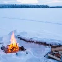 Comment allumer un feu sur la neige? Last Guide